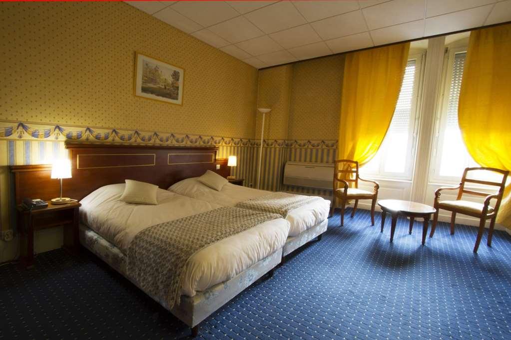 Brit Hotel Roanne - Le Grand Hotel חדר תמונה