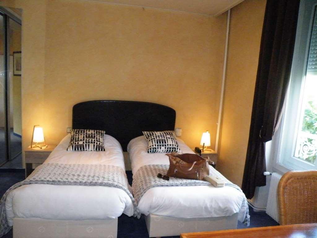 Brit Hotel Roanne - Le Grand Hotel חדר תמונה