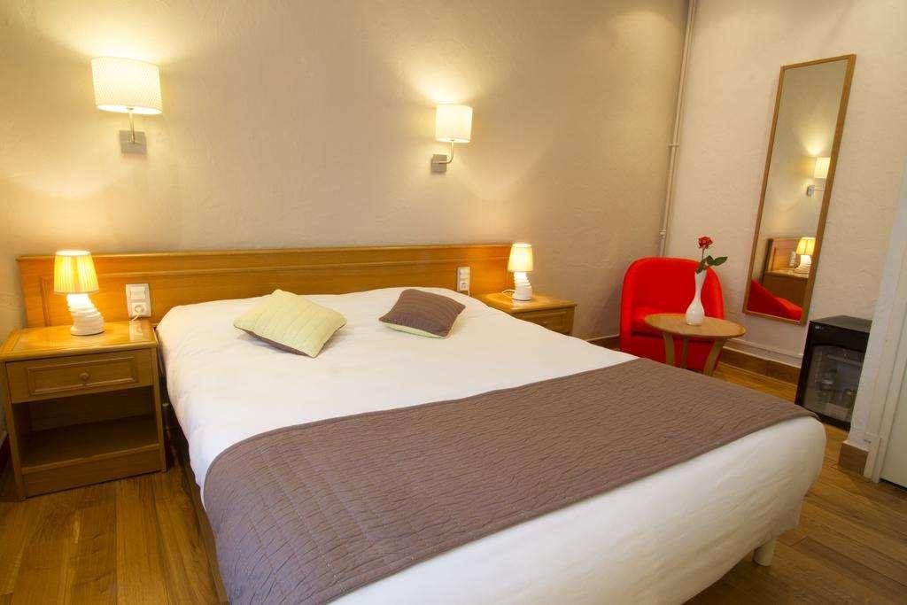 Brit Hotel Roanne - Le Grand Hotel חדר תמונה