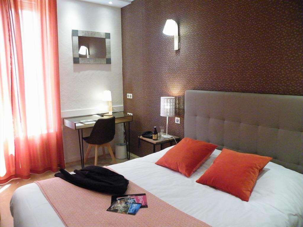 Brit Hotel Roanne - Le Grand Hotel חדר תמונה