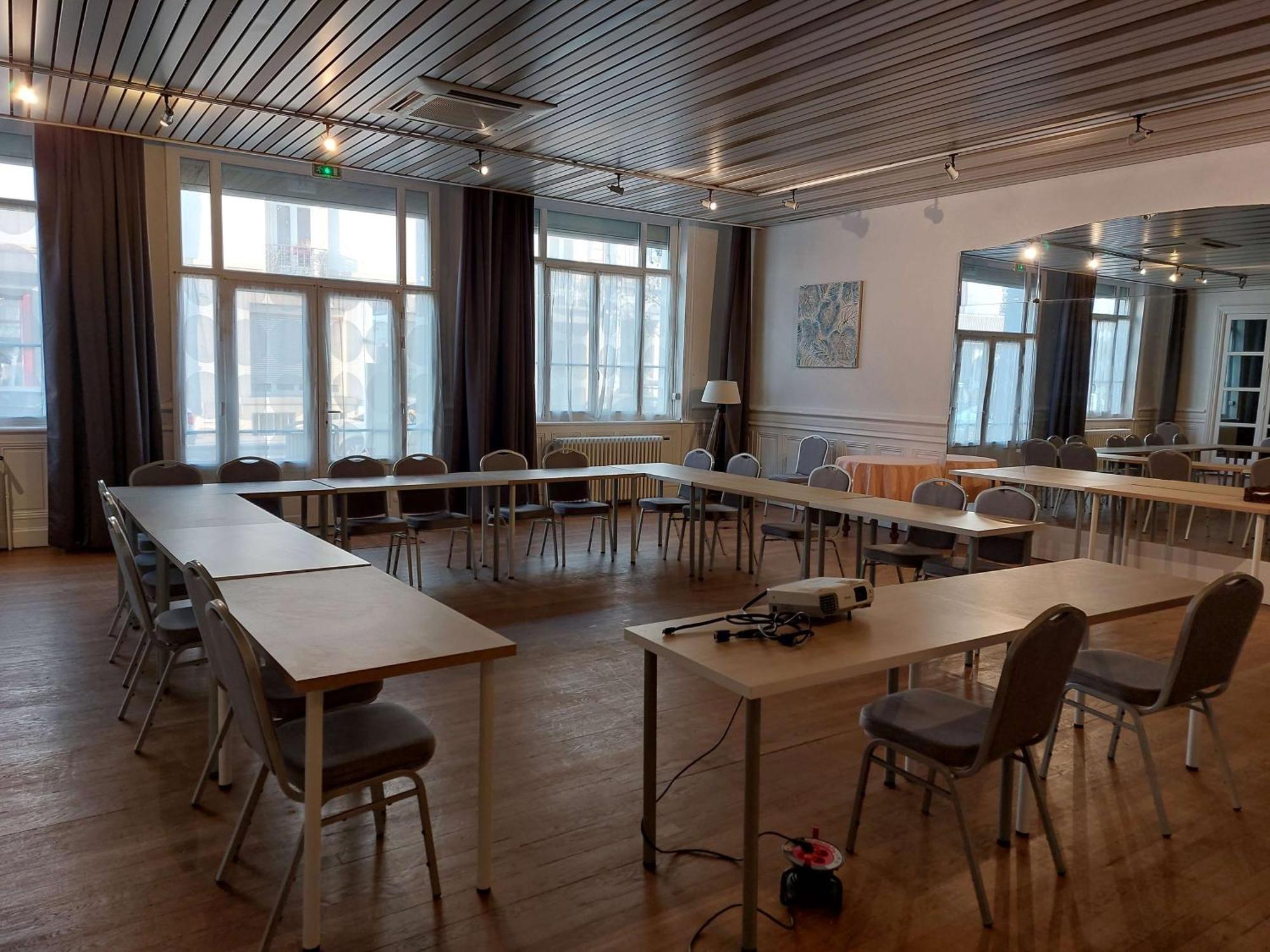 Brit Hotel Roanne - Le Grand Hotel מראה חיצוני תמונה
