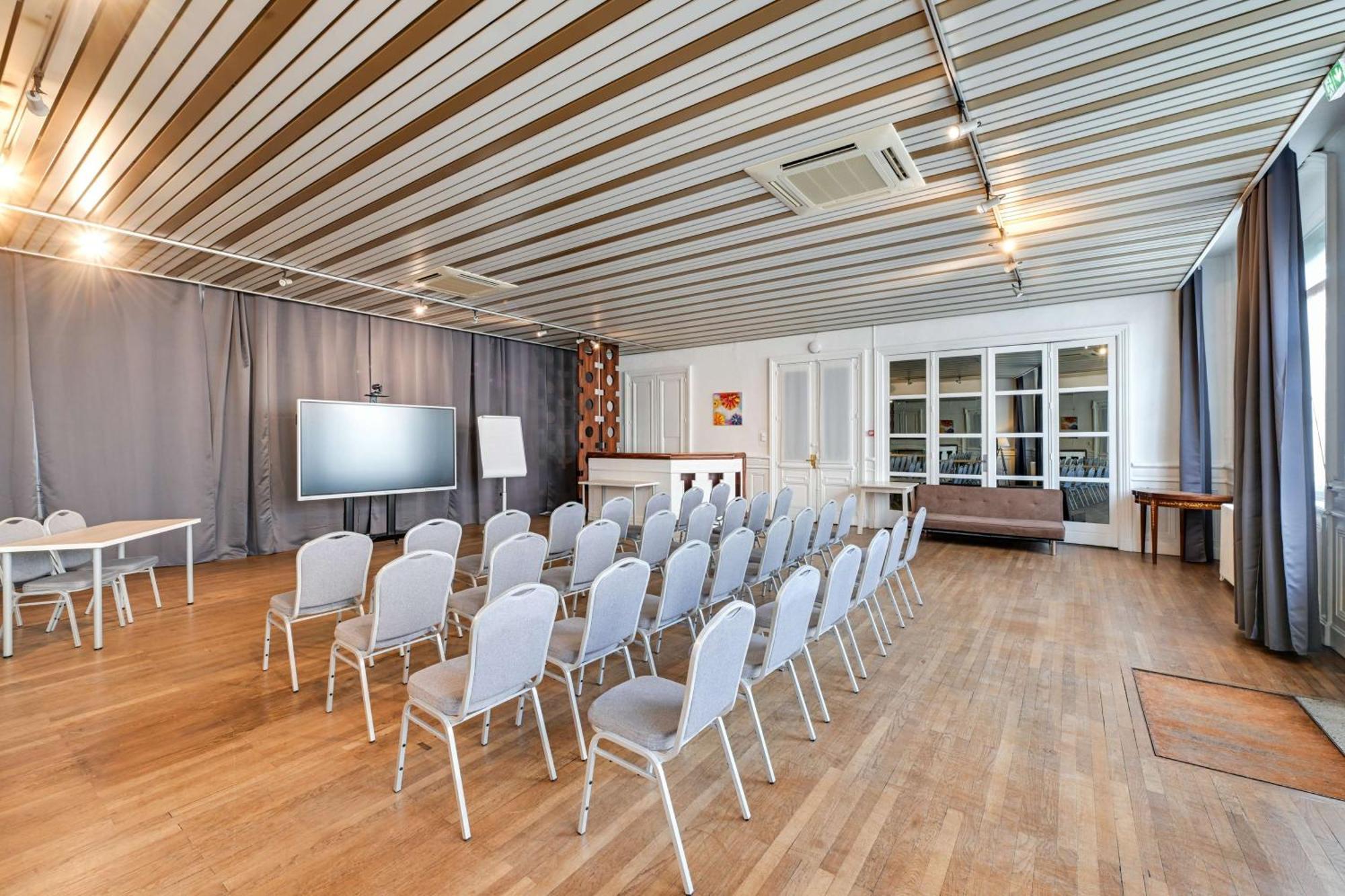 Brit Hotel Roanne - Le Grand Hotel מראה חיצוני תמונה