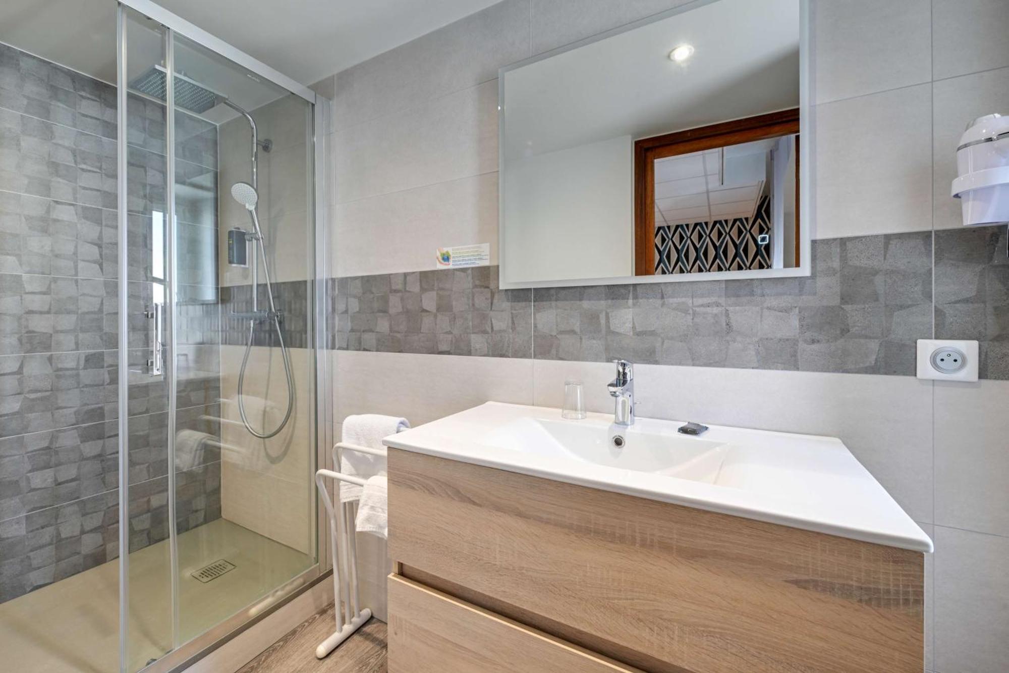 Brit Hotel Roanne - Le Grand Hotel מראה חיצוני תמונה