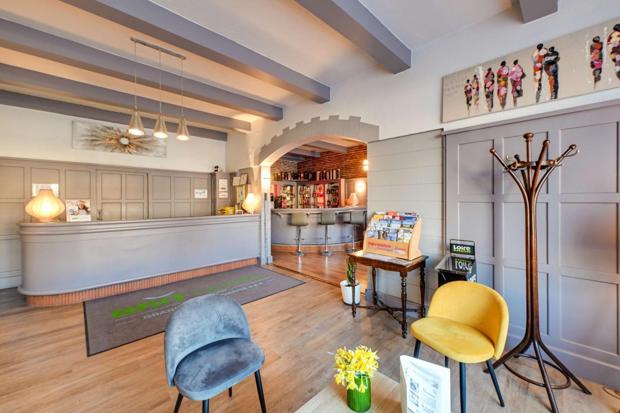 Brit Hotel Roanne - Le Grand Hotel מראה חיצוני תמונה