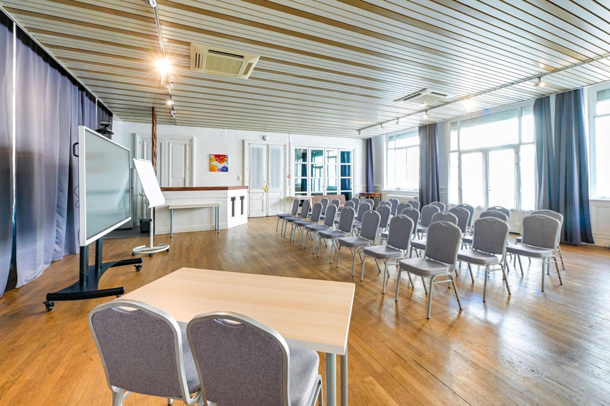 Brit Hotel Roanne - Le Grand Hotel מראה חיצוני תמונה