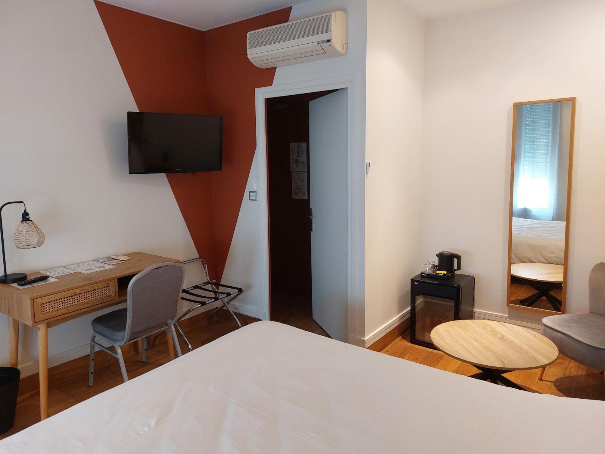 Brit Hotel Roanne - Le Grand Hotel מראה חיצוני תמונה